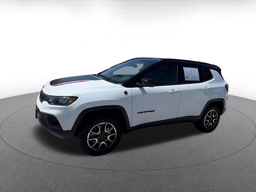 Bright White Clearcoat 2025 Jeep Compass Trailhawk