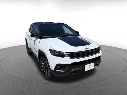 Bright White Clearcoat 2025 Jeep Compass Trailhawk
