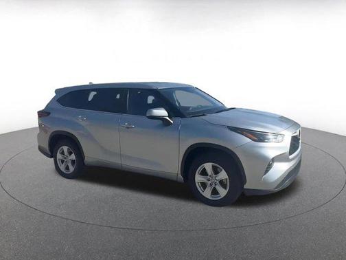 2025 Toyota Highlander LE