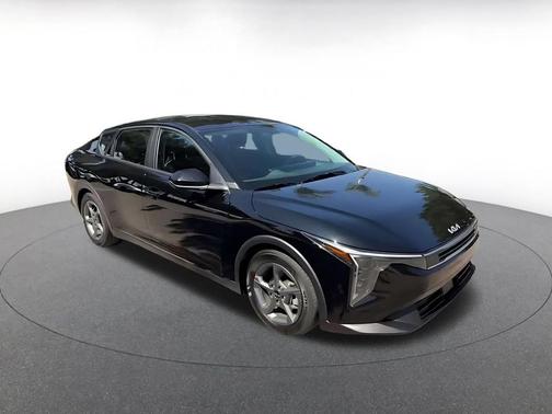Aurora Black Pearl 2026 Kia K4 LXS