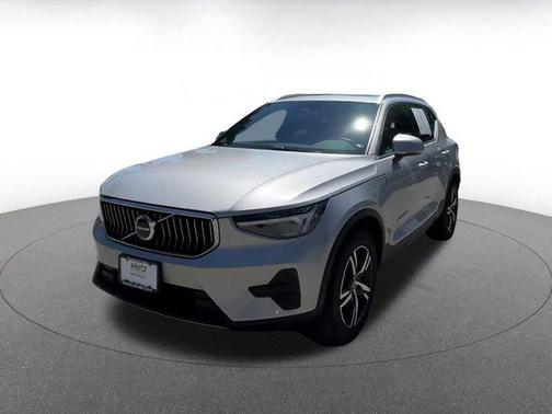 2024 Volvo XC40 CORE