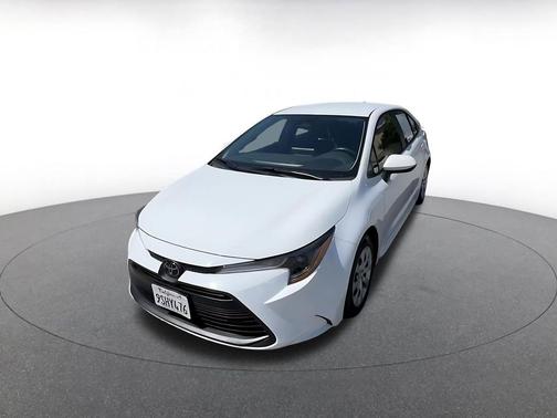 ICE 2025 Toyota Corolla LE