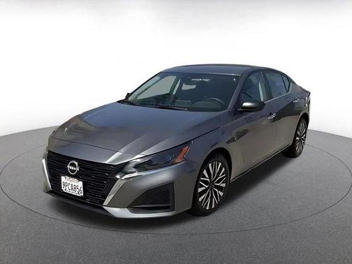 Gun Metallic 2025 Nissan Altima SV FWD