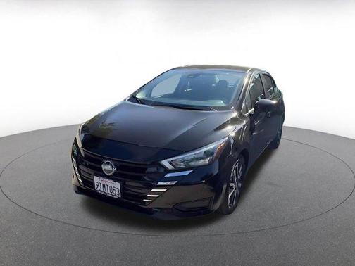 Super Black 2025 Nissan Versa 1.6 SV