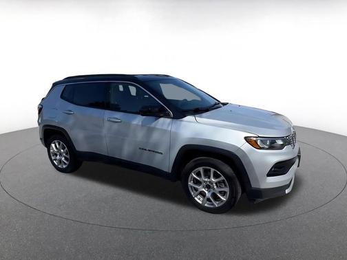 Silver Zynith Metallic Clearcoat 2025 Jeep Compass Limited
