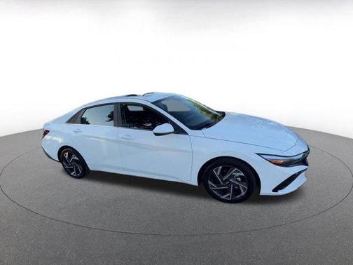 2025 Hyundai ELANTRA SEL