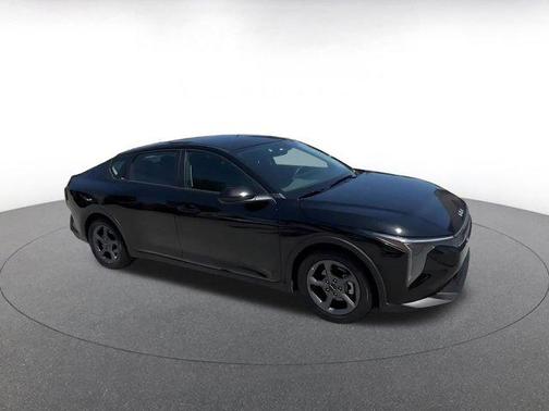 Aurora Black Pearl 2025 Kia K4 LXS
