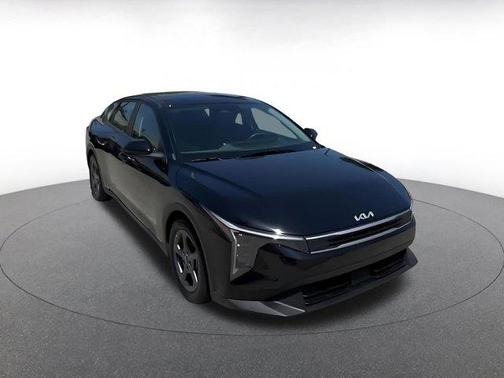 Aurora Black Pearl 2025 Kia K4 LXS