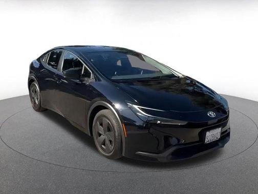 2025 Toyota Prius LE