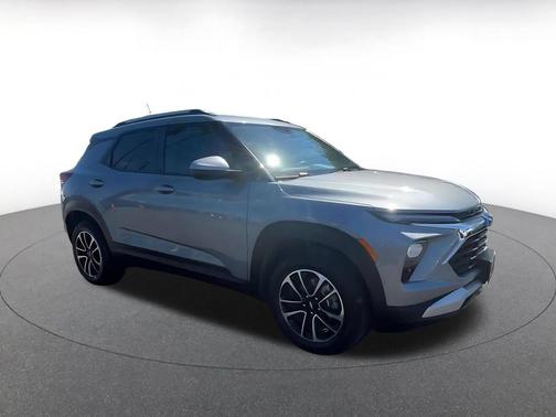 Sterling Gray Metallic 2025 Chevrolet Trailblazer LT