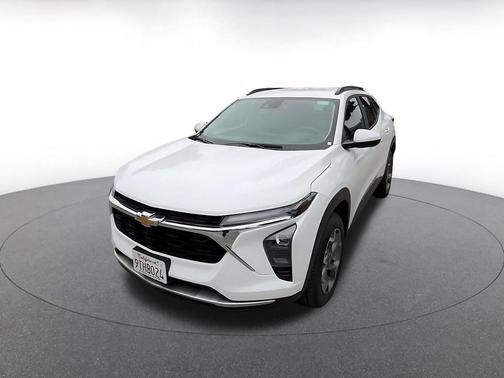 Summit White 2025 Chevrolet Trax LT