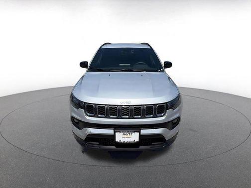 Silver Zynith Metallic Clearcoat 2025 Jeep Compass Latitude
