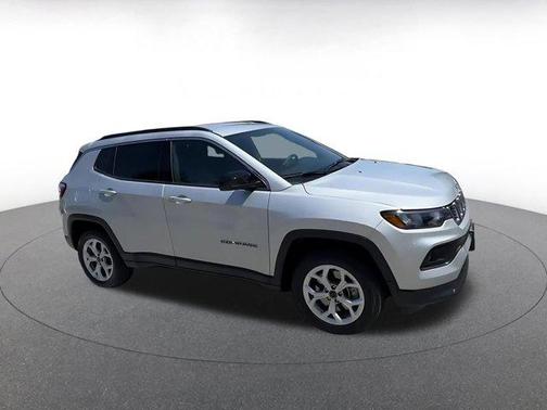 Silver Zynith Metallic Clearcoat 2025 Jeep Compass Latitude