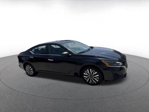 Super Black 2025 Nissan Altima SV FWD