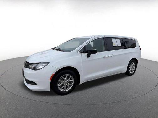 2024 Chrysler Voyager LX