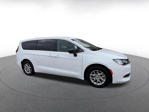2024 Chrysler Voyager LX