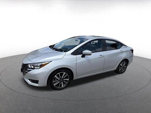 Brilliant Silver Metallic 2025 Nissan Versa 1.6 SV