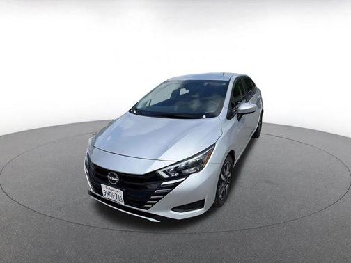 Brilliant Silver Metallic 2025 Nissan Versa 1.6 SV