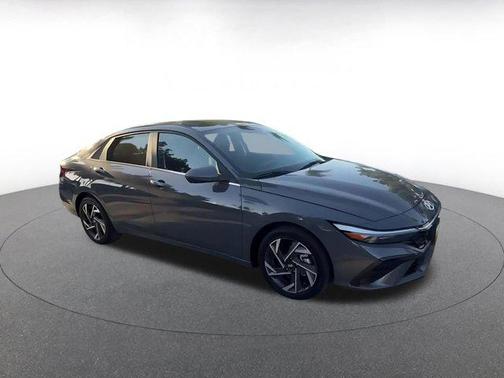 2025 Hyundai ELANTRA SEL