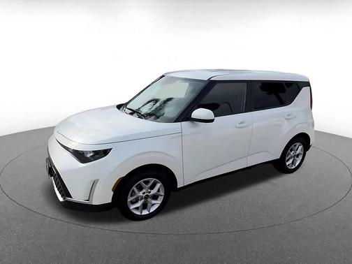 Snow White Pearl 2025 Kia Soul LX