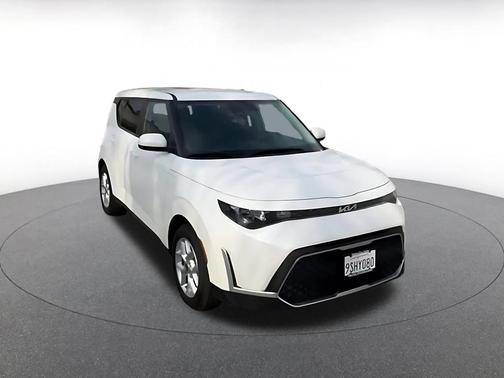 Snow White Pearl 2025 Kia Soul LX