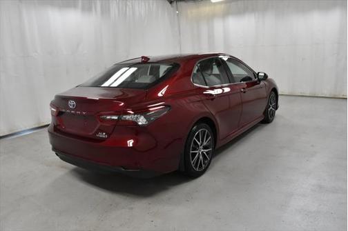 2022 Toyota Camry Hybrid XLE