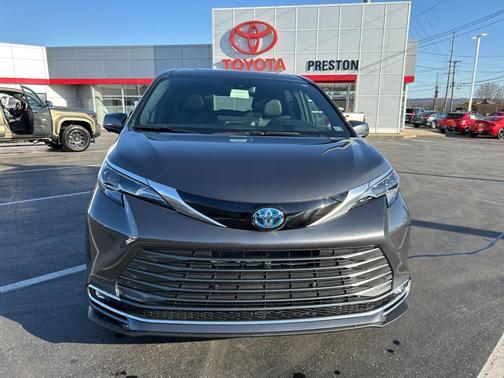 2025 Toyota Sienna Platinum