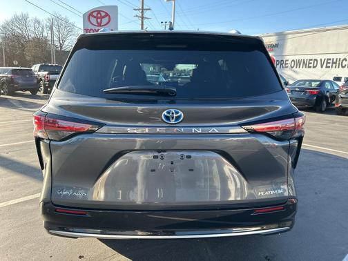 2025 Toyota Sienna Platinum