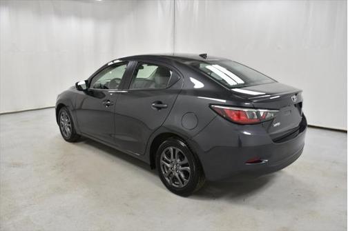 2020 Toyota Yaris Sedan LE