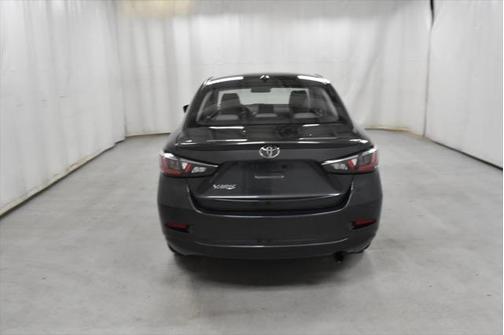 2020 Toyota Yaris Sedan LE