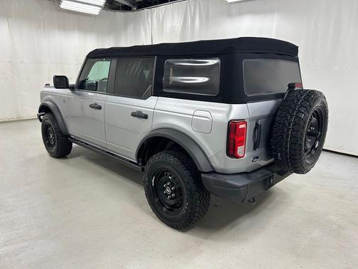 Iconic Silver Metallic 2022 Ford Bronco Black Diamond