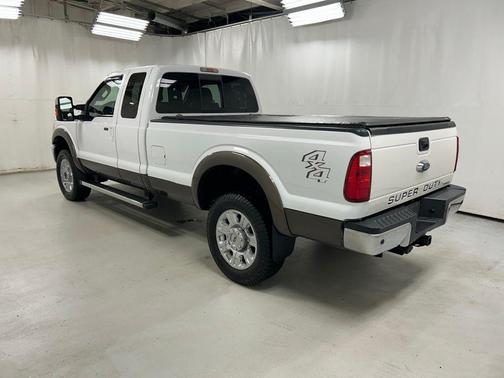 Oxford White 2016 Ford F-250 Lariat