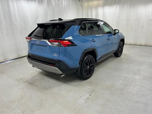 2022 Toyota RAV4 Hybrid SE