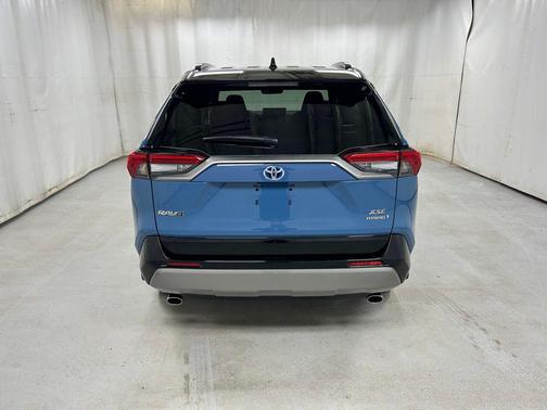 2022 Toyota RAV4 Hybrid SE