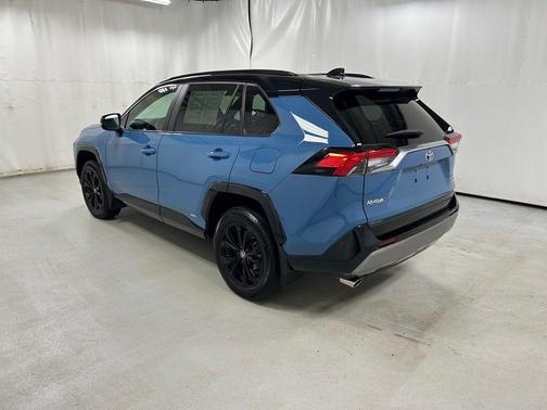 2022 Toyota RAV4 Hybrid SE