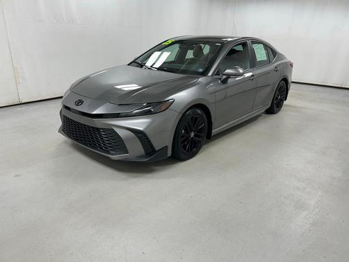 Heavy_Metallic 2025 Toyota Camry SE