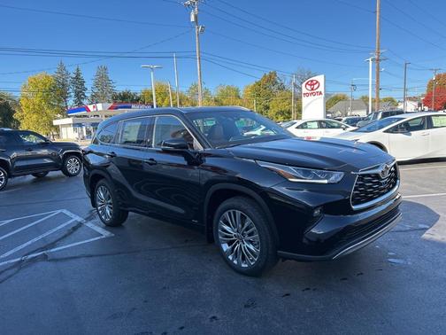 2026 Toyota Highlander Hybrid Platinum