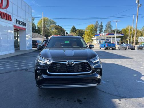 2026 Toyota Highlander Hybrid Platinum