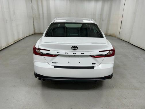 Ice Cap 2025 Toyota Camry SE