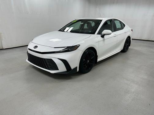 Ice Cap 2025 Toyota Camry SE