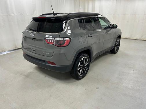 Sting-Gray Clearcoat 2024 Jeep Compass Limited
