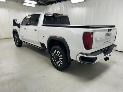 White Frost Tricoat 2024 GMC Sierra 2500 Denali Ultimate