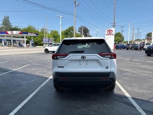 2025 Toyota RAV4 LE