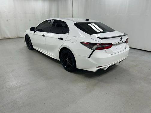 Super White 2021 Toyota Camry SE