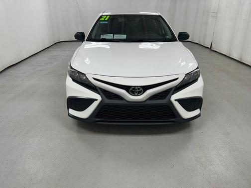 Super White 2021 Toyota Camry SE