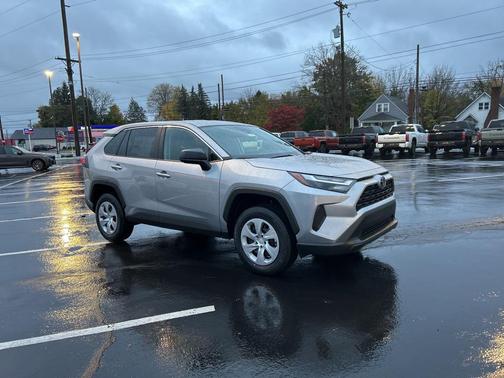 2025 Toyota RAV4 LE