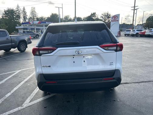 2025 Toyota RAV4 LE