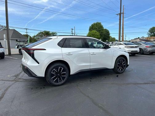 Pearl 2026 Toyota bZ XLE