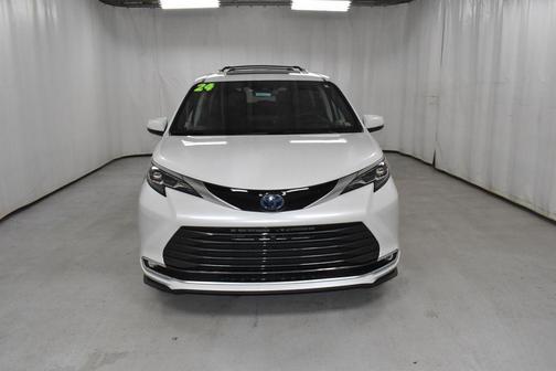 2024 Toyota Sienna Platinum