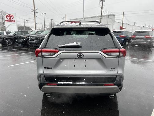 2025 Toyota RAV4 Hybrid SE